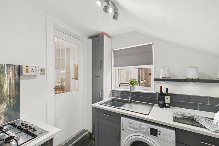 Kitchen - Picture 6 of 18