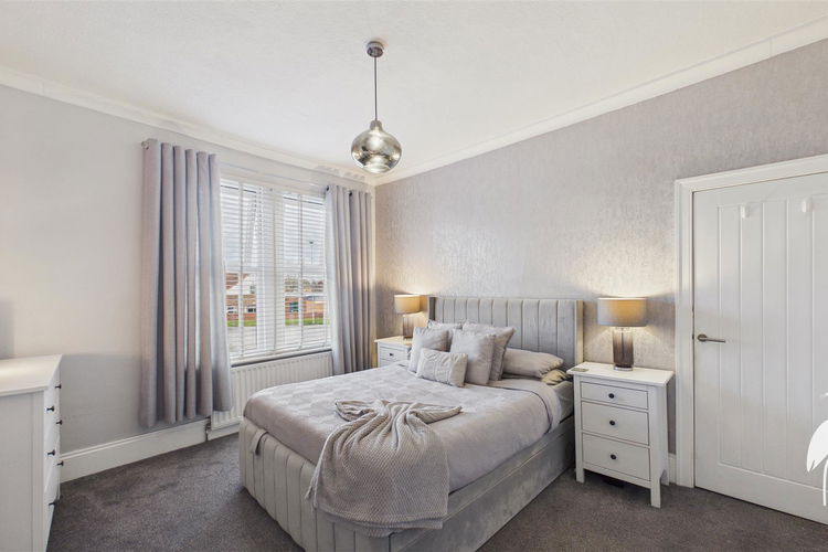 Bedroom 1 - Picture 9 of 18