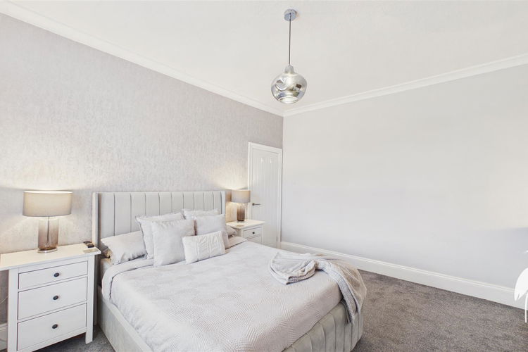 Bedroom 1 - Picture 10 of 18