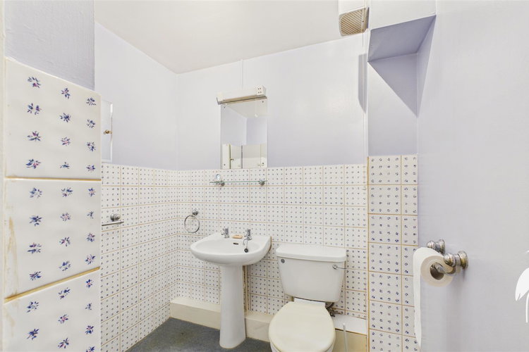 Shower Room - Picture 12 of 14