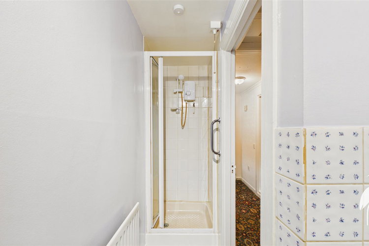 Shower Room - Picture 13 of 14
