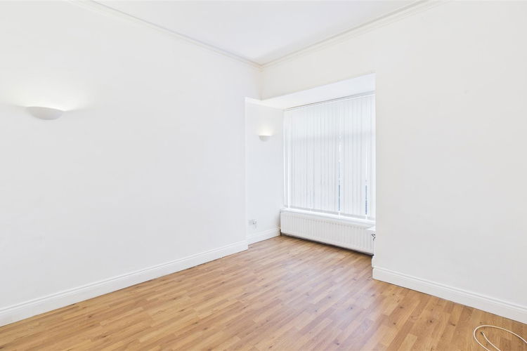 Lounge - Picture 2 of 13