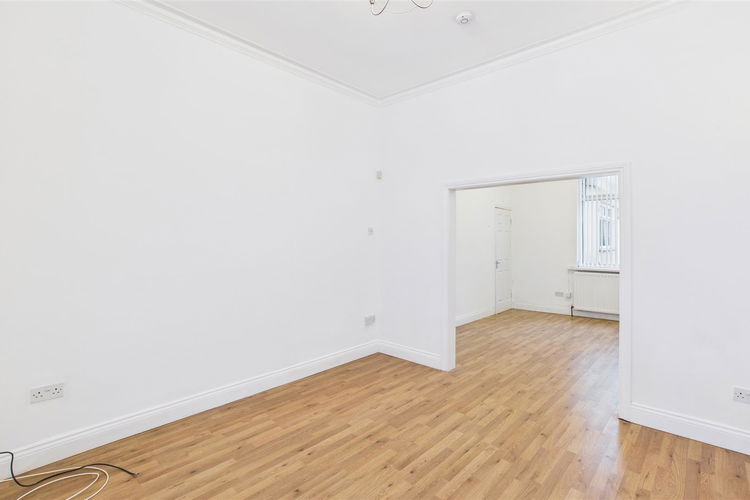 Lounge - Picture 3 of 13