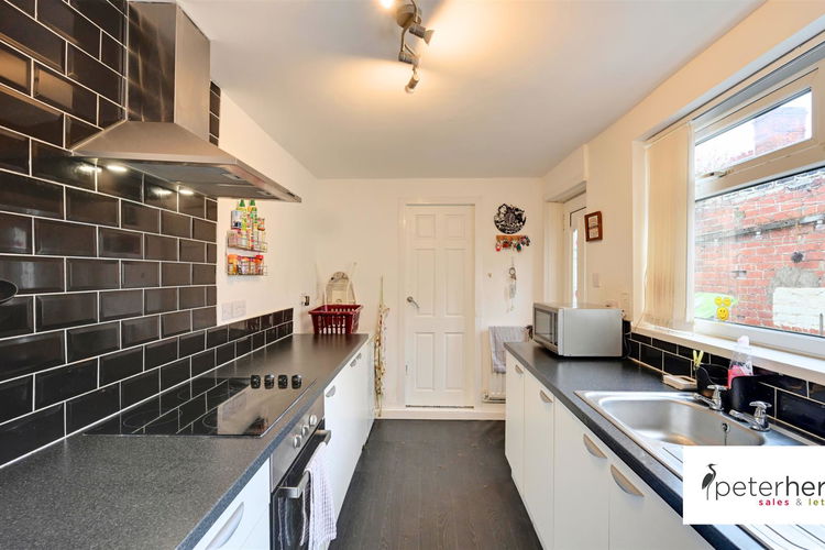 Kitchen - Picture 6 of 12