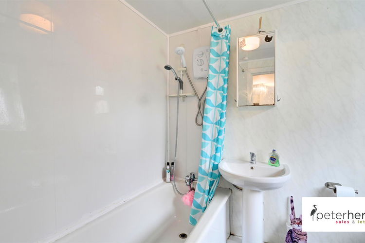 Bathroom - Picture 9 of 12