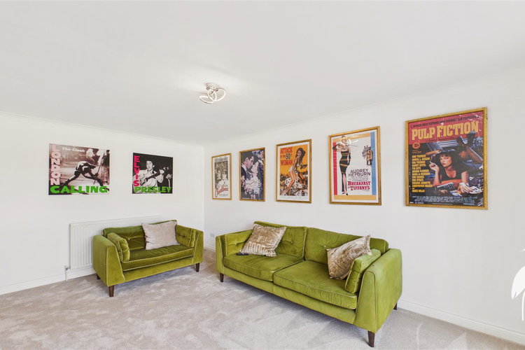 Lounge - Picture 4 of 24