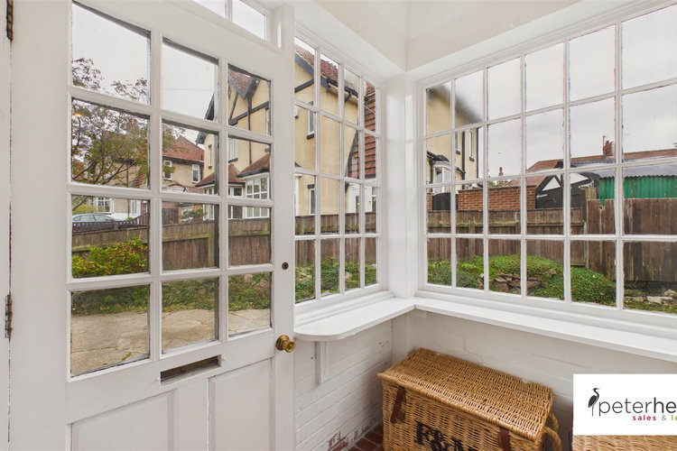 Entrance Porch - Picture 19 of 40