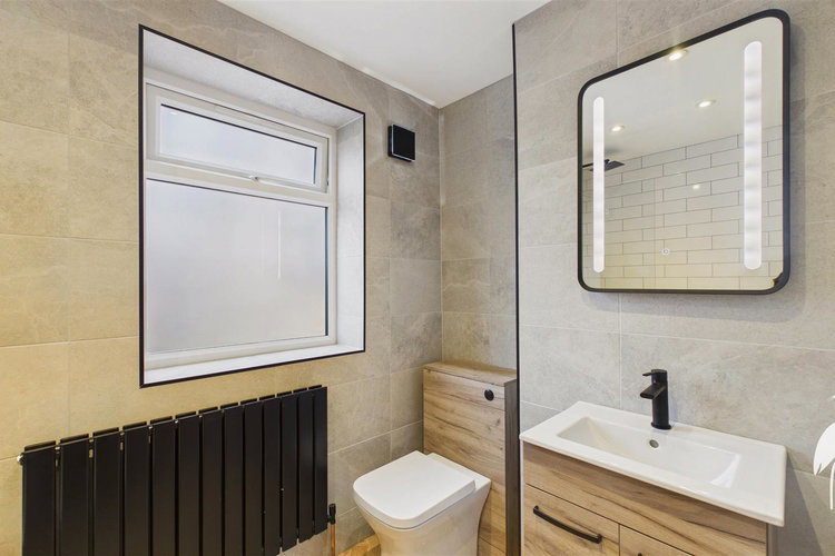 Bathroom - Picture 18 of 32