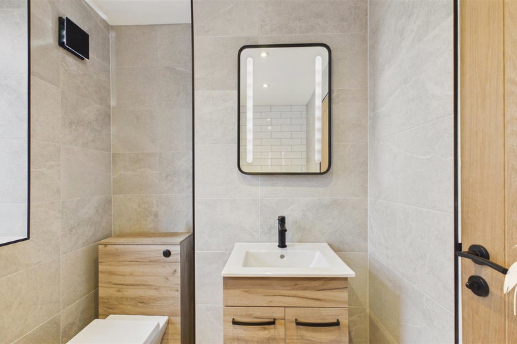 Bathroom - Picture 19 of 32