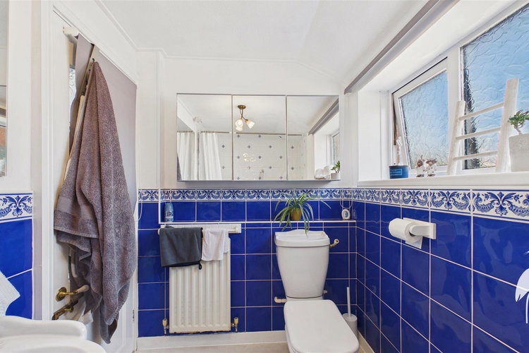 Bathroom - Picture 17 of 33