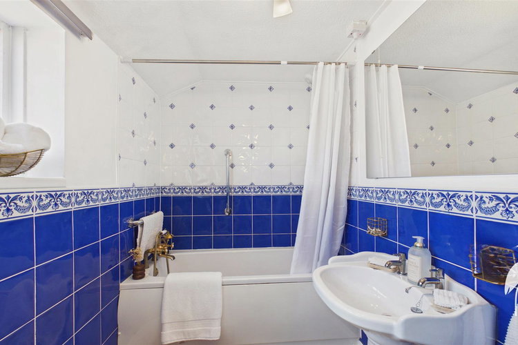 Bathroom - Picture 18 of 33