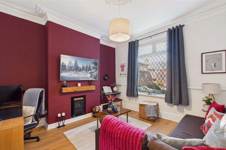 Sitting Room - Picture 4 of 33