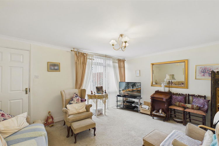 Lounge - Picture 2 of 19