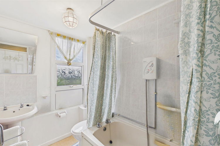 Bathroom - Picture 17 of 19