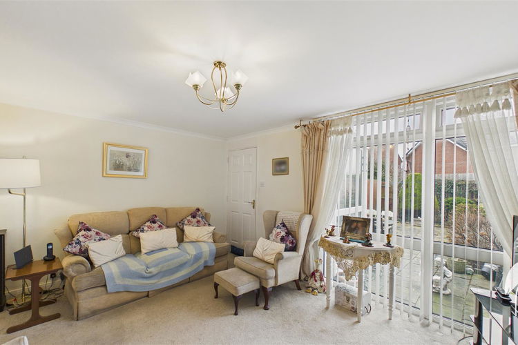 Lounge - Picture 3 of 19