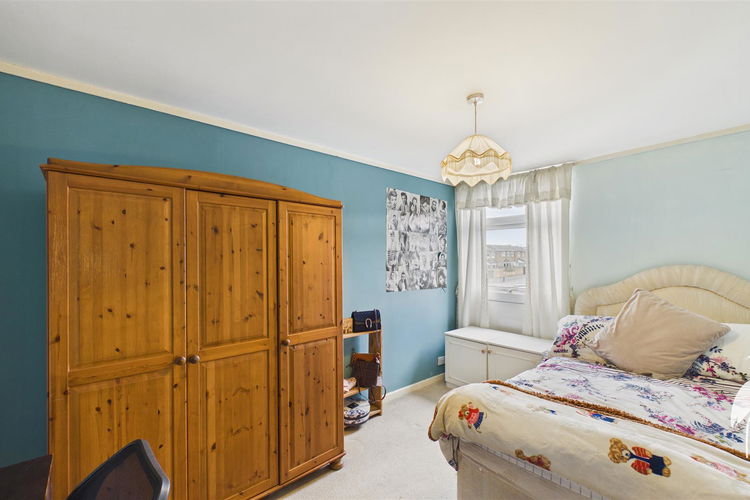 Bedroom 1 - Picture 10 of 19