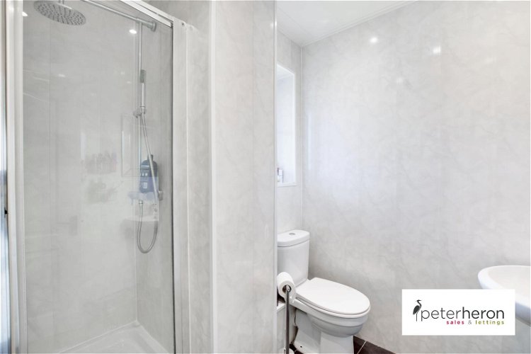 En Suite Shower Room - Picture 14 of 25