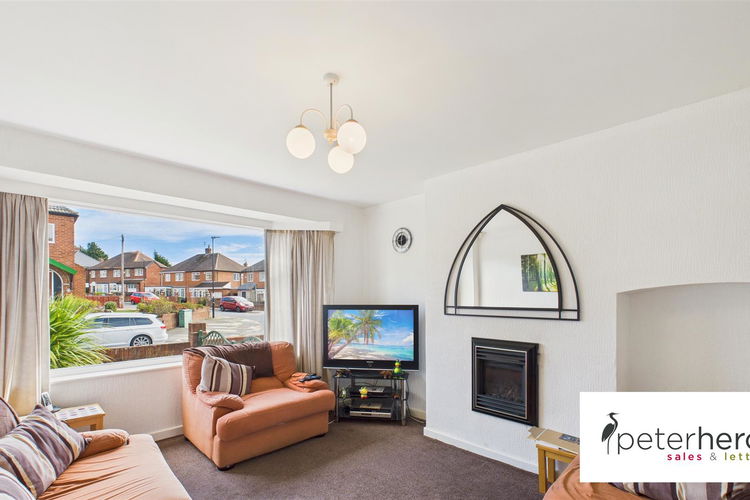 Lounge - Picture 2 of 13