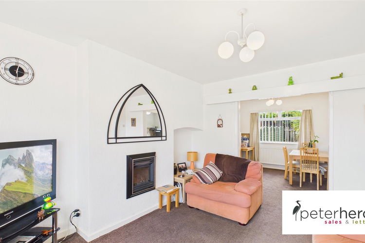 Lounge - Picture 3 of 13