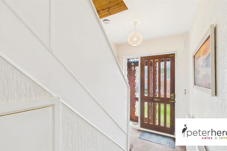 Hall - Picture 7 of 13