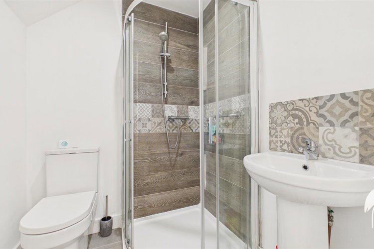 En Suite Shower Room - Picture 22 of 33