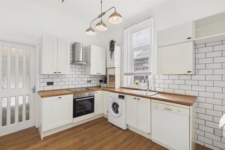 Kitchen - Picture 4 of 16