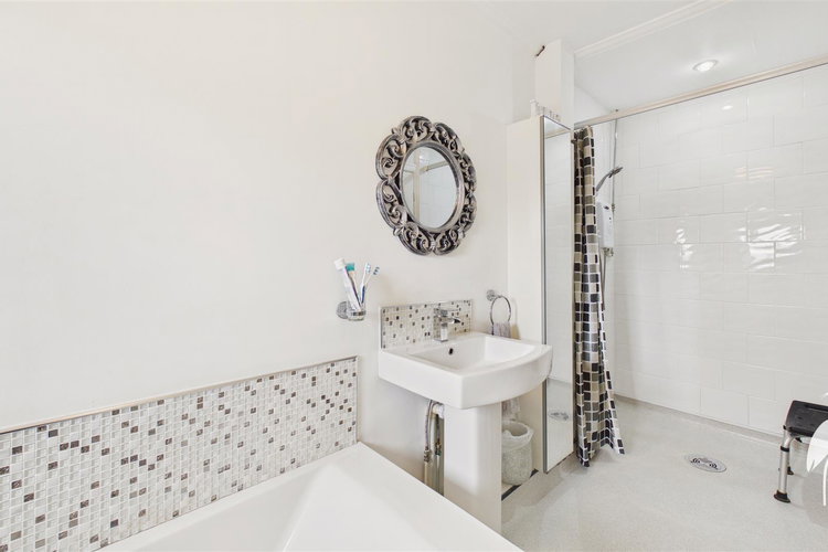 Bathroom - Picture 15 of 18
