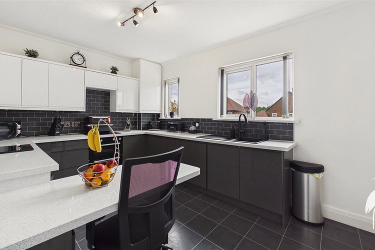 Kitchen - Picture 4 of 18