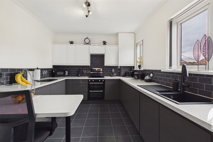 Kitchen - Picture 5 of 18