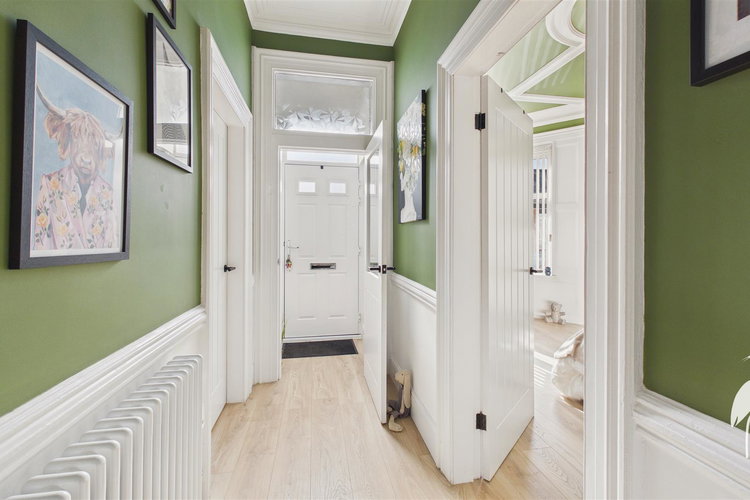 Hall - Picture 14 of 18