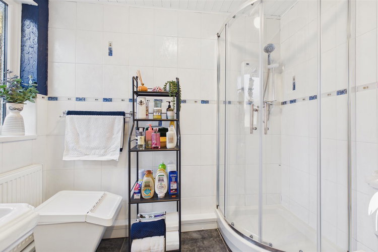 Shower Room - Picture 15 of 18