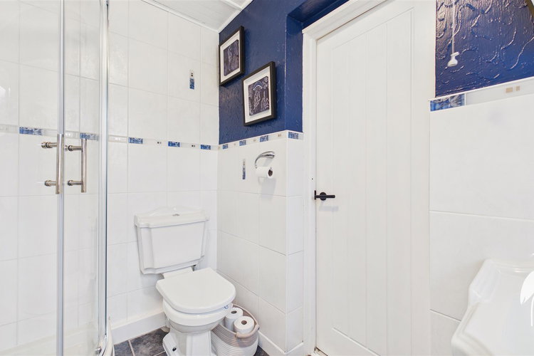 Shower Room - Picture 16 of 18