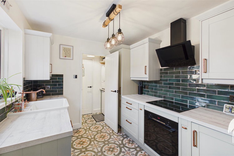 Kitchen - Picture 4 of 18