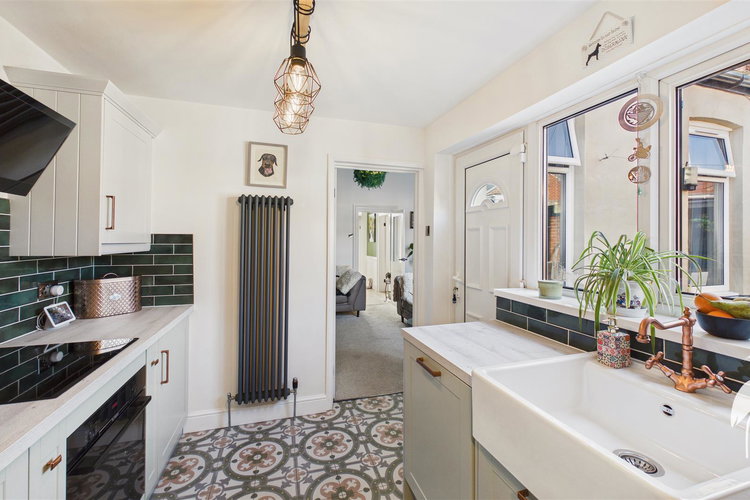 Kitchen - Picture 5 of 18