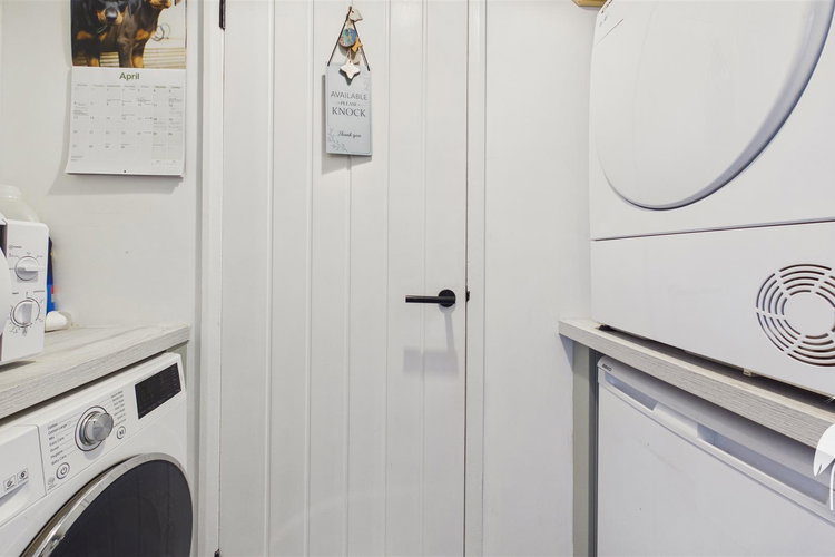 Utility Lobby - Picture 6 of 18