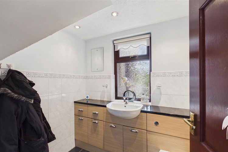 Cloakroom/WC - Picture 10 of 25