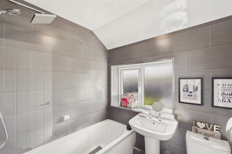 Bathroom - Picture 16 of 18