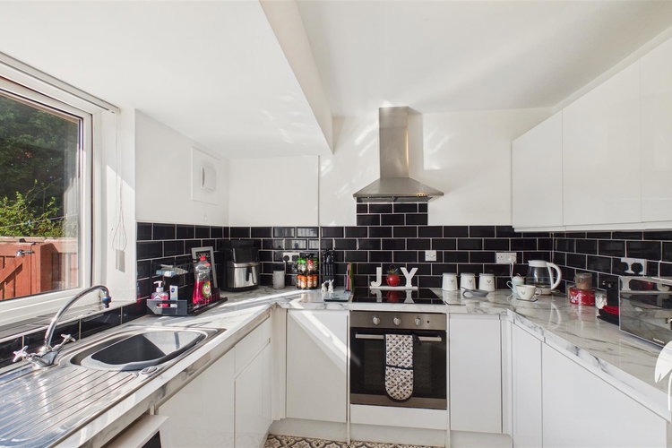 Kitchen - Picture 4 of 18