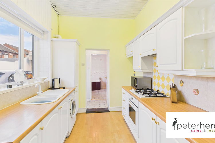 Kitchen - Picture 4 of 14