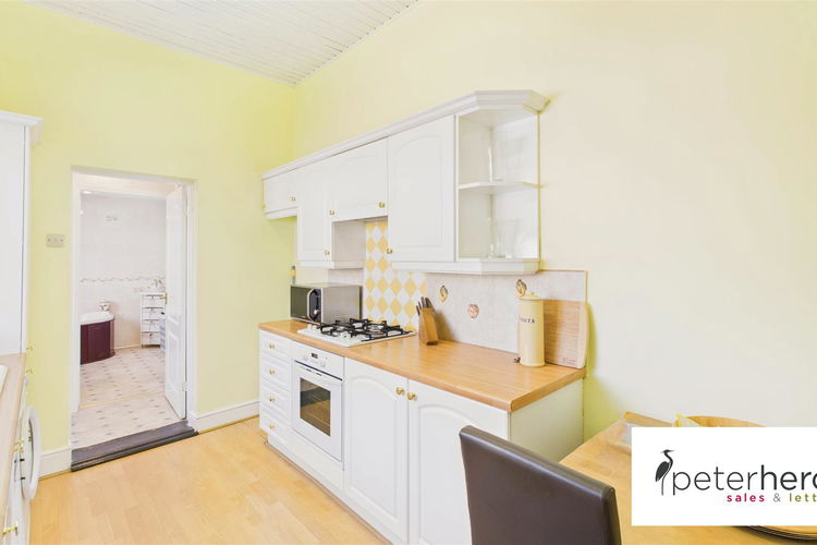 Kitchen - Picture 5 of 14