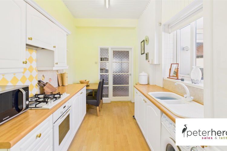 Kitchen - Picture 6 of 14