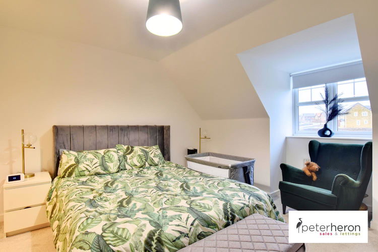 Top Floor - Master Bedroom - Picture 19 of 28