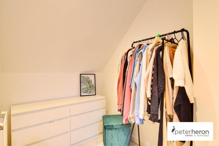 Dressing Area - Picture 21 of 28