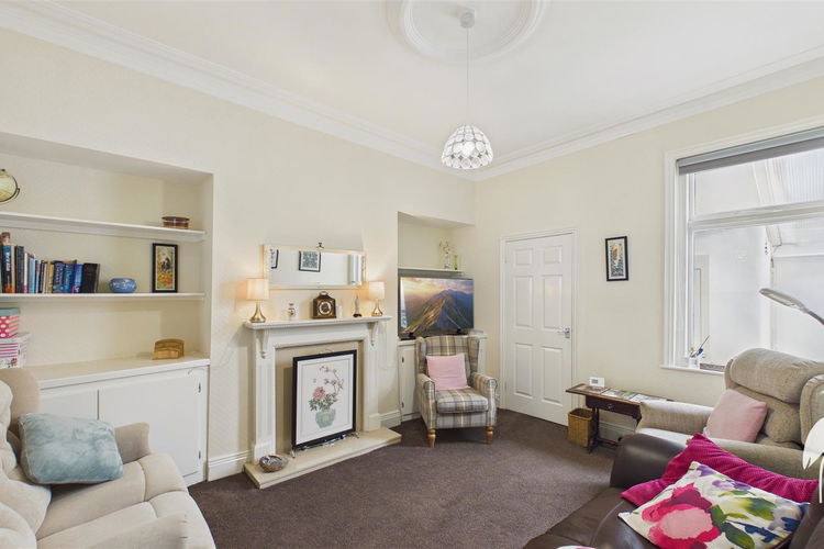 Lounge - Picture 2 of 19