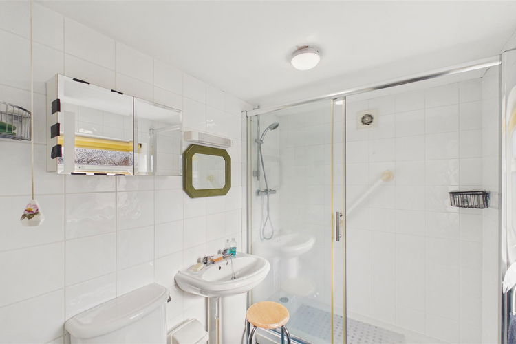 Shower Room - Picture 13 of 19