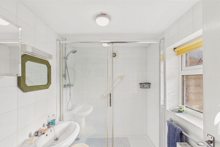 Shower Room - Picture 14 of 19