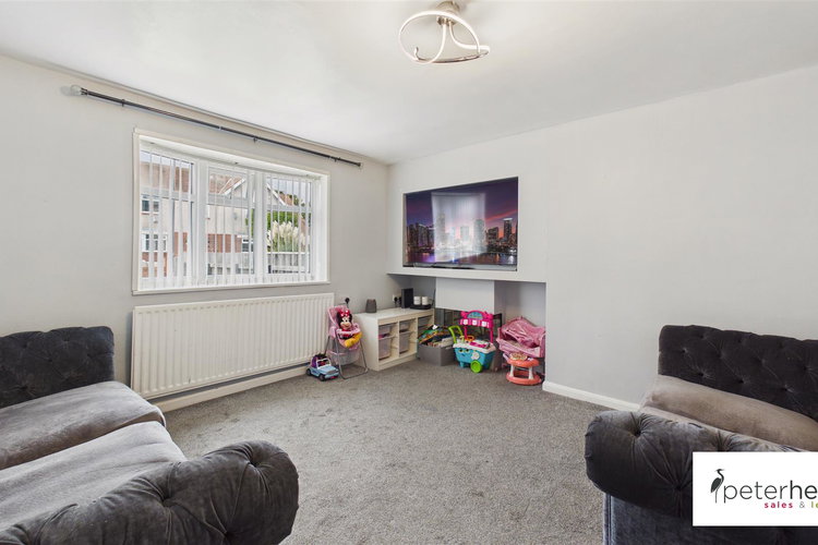 Lounge - Picture 2 of 14