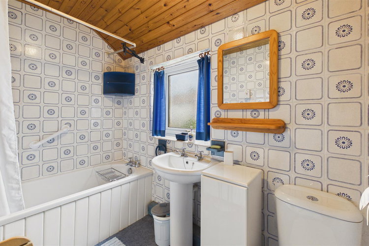 Bathroom - Picture 14 of 18