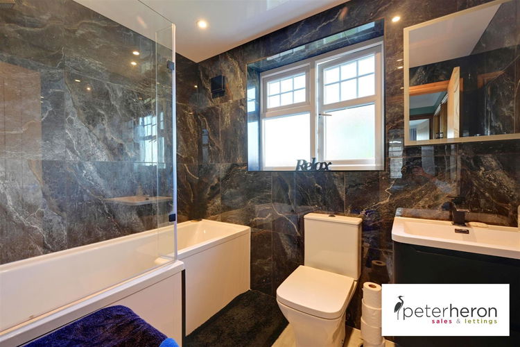 Bathroom - Picture 16 of 17