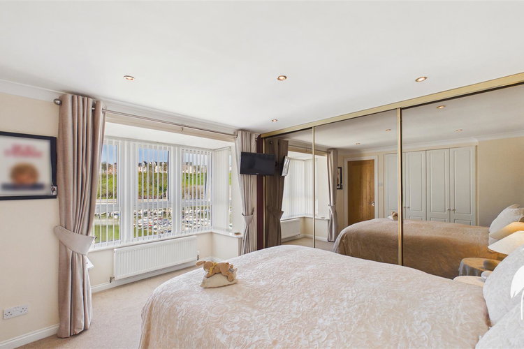 Bedroom 1 - Picture 17 of 33